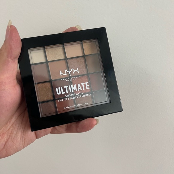 NYX Ultimate Shadow Palette Eye USP03 Warm Neutrals New 16 Colors - Picture 1 of 3